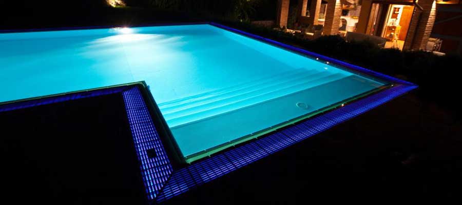 Illuminazione piscinaRetroilluminazione dello sfioro