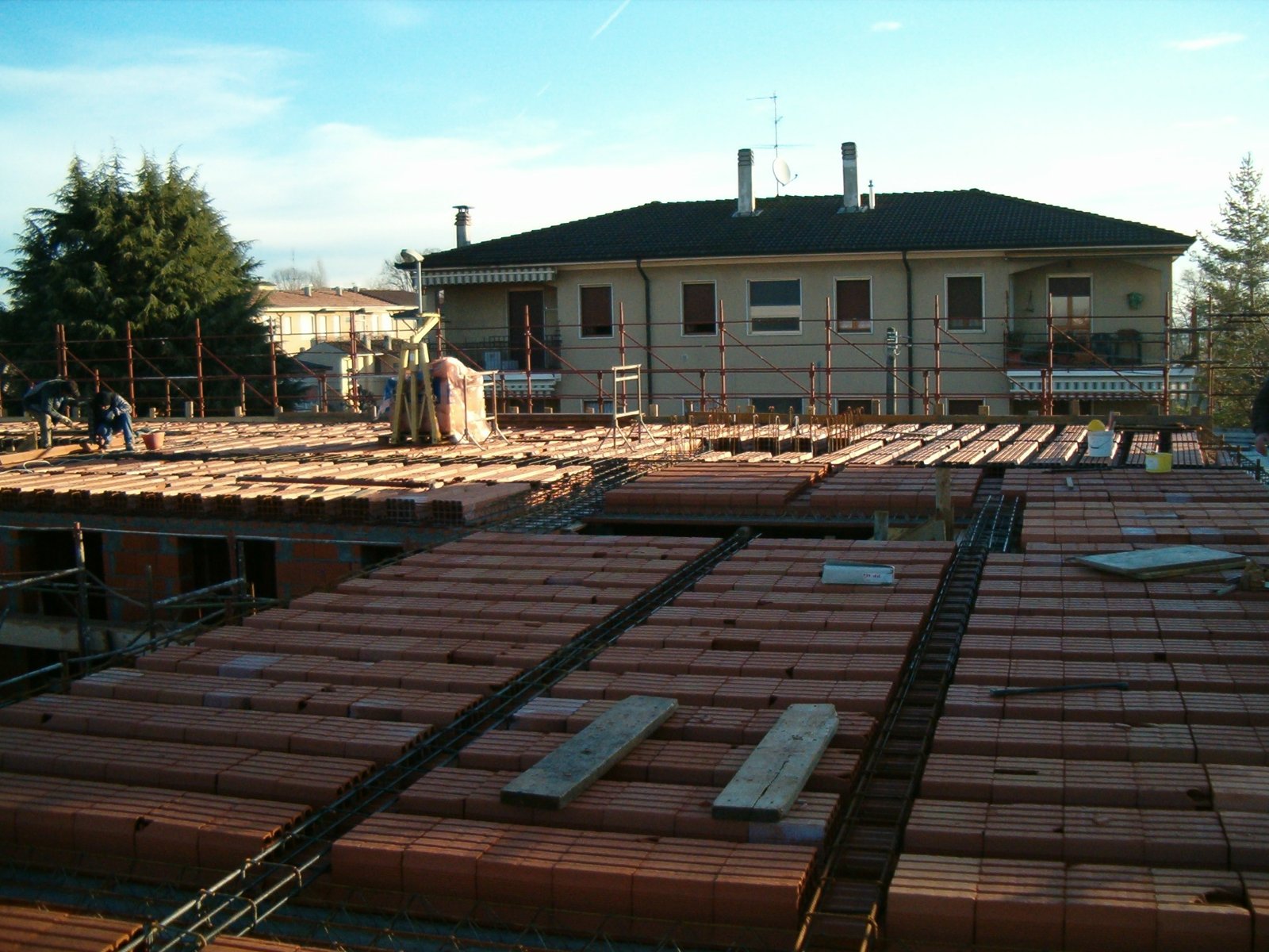 Cantiere Losi Costruzioni - solaio e laterizi